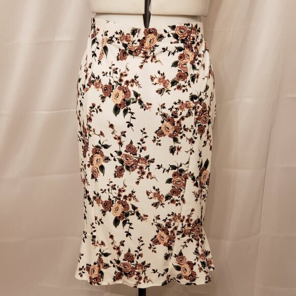 Ultra Teeze Floral Print Fitted Skirt. Size 2X - Picture 4 of 6